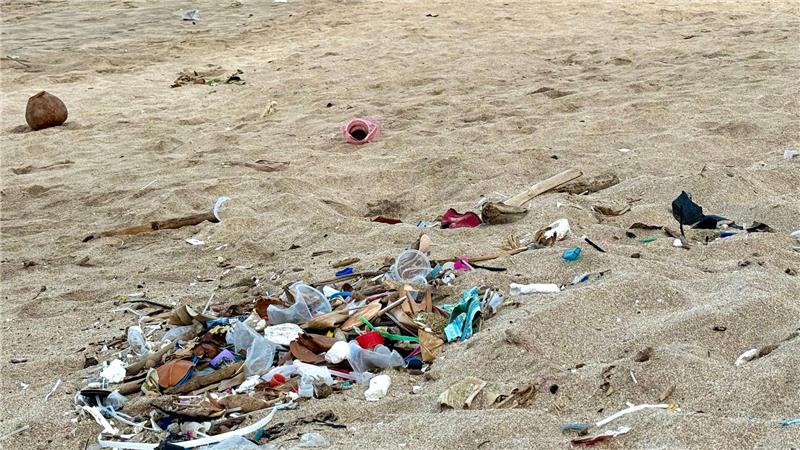 Tonnenweise Abfälle werden an viele Küsten gespült - wie hier auf Bali. 