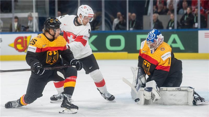 1:6-Debakel gegen Schweiz: Eishockey-Team wie ein Absteiger Torhüter Jonas Stettmer erlebte ein schlimmes Mitteldrittel.