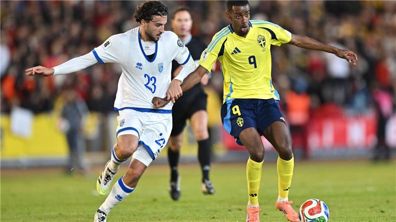 WM-Start in Gefahr: Schweden trennt sich von Coach Tomasson Torlos geblieben: Schwedens Stürmerstar Alexander Isak (r).