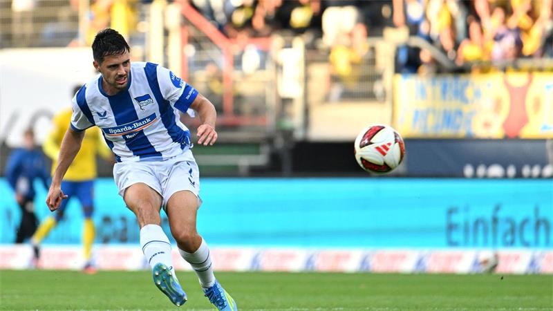 5:3 nach 0:2: Hertha BSC gewinnt Spektakel in Braunschweig Torschütze aus knapp 40 Metern: Josip Brekalo von Hertha BSC.