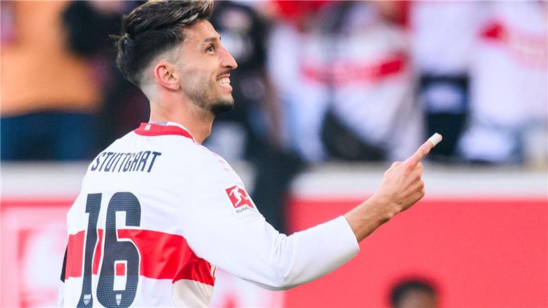 Tränen und Tore: Stiller-Aus bei VfB-Sieg gegen Augsburg Torschütze zum 1:0 für Stuttgart: Kapitän Atakan Karazor.