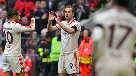 Torschützen jubeln gemeinsam: Leroy Sané (l) und Harry Kane.