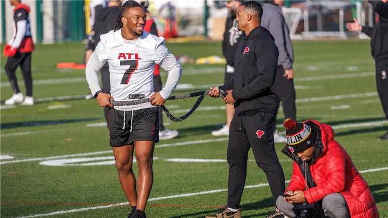 Touchdown-Flair in Berlin: Bijan Robinson trainiert mit den Atlanta Falcons.