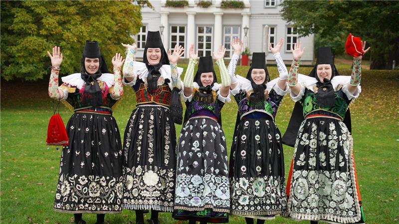 Am Tag der Tracht: Vielfalt im Kloster Wöltingerode Trachten stehen bald in Wöltingerode im Mittelpunkt.