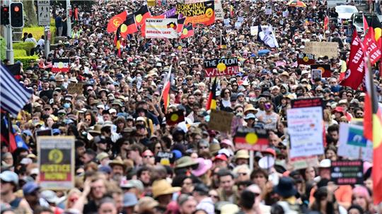 Traditionell protestieren am Nationalfeiertag Zehntausende gegen den „Invasion Day“, wie sie den Tag nennen.