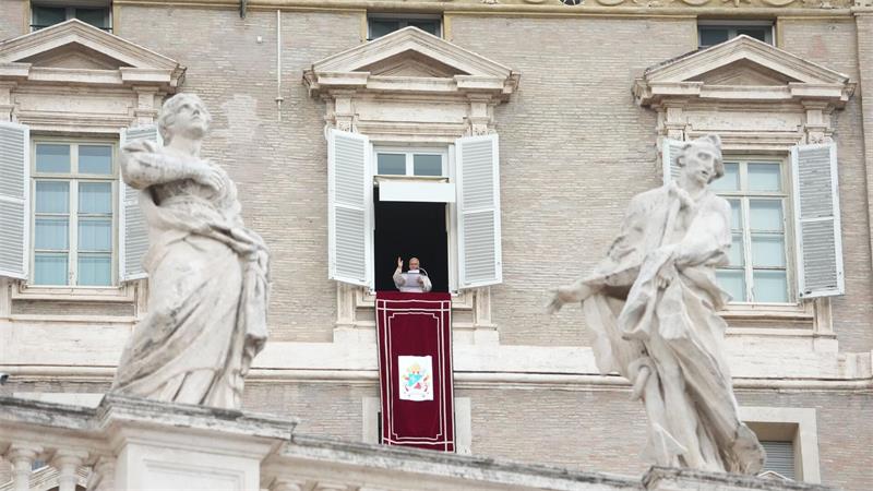 Traditionell wird das sonntägliche Angelus-Gebet vom Fenster des Arbeitszimmer des Papstes im dritten Stock des Apostolischen Palastes am Petersplatz gesprochen. 