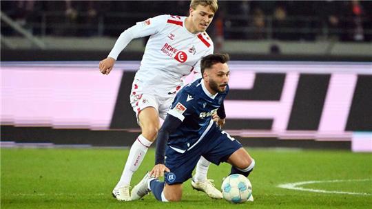 Traf entscheidend ins eigene Tor: Kölns Kapitän Timo Hübers (l.).