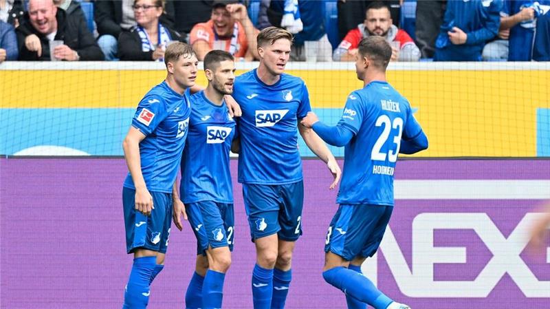 3:1 im Kellerduell: Hoffenheim verschärft Bochumer Krise Traf gegen Bochum früh zum 1:0 für Hoffenheim: Andrej Kramaric (2.v.l.)
