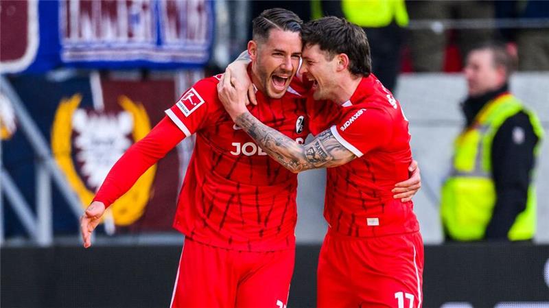 3:2 nach 3:0: Freiburg rettet Sieg gegen Kiel Traf per Freistoß zum 2:0 für Freiburg: Kapitän Christian Günter (l.).