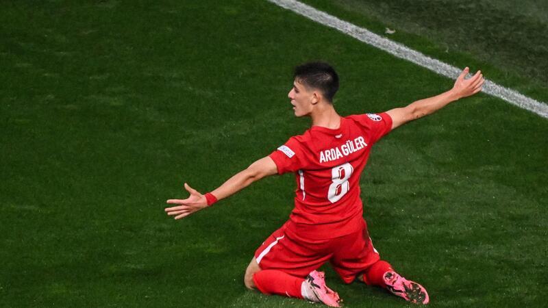 Traumtore von Müldür und Güler: Türkei besiegt Georgien 3:1 Traf sehenswert zum zwischenzeitlichen 2:1 der Türkei gegen Georgien: Arda Güler.