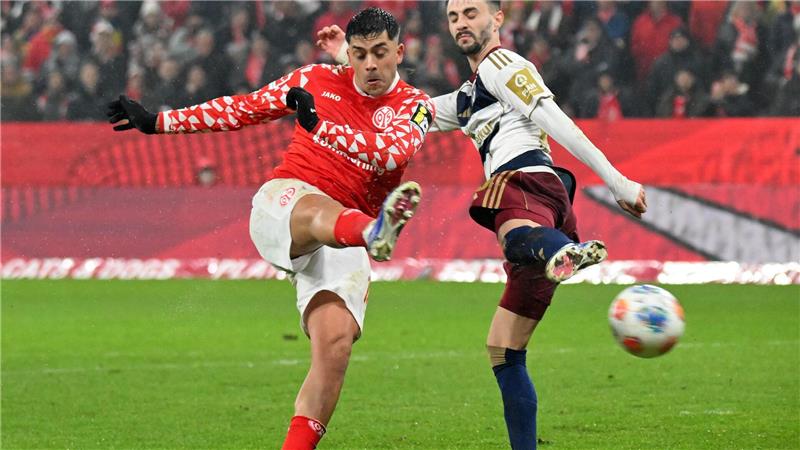 Traf vor der Pause zum 1:0: Nadiem Amiri (l).