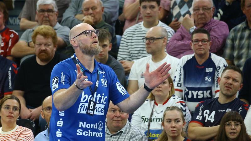 SG Flensburg-Handewitt feiert fünften Derby-Sieg in Serie Trainer Ales Pajovic von der SG Flensburg-Handewitt.
