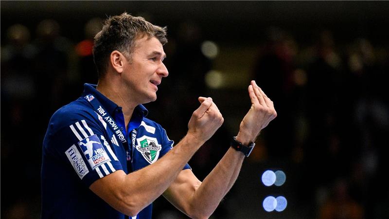 Trainer Christian Prokop und die TSV Hannover-Burgdorf spielten beim Bergischen HC.