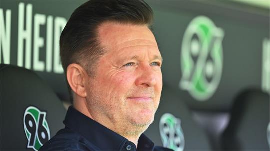 Trainer Christian Titz und Hannover 96 sind in die Saisonvorbereitung gestartet. (Archivbild)