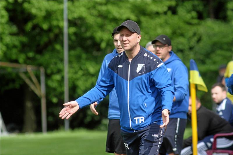 FG Vienenburg/Wiedelah holt sich Platz eins zurück Trainer Dennis Gläser und die FG Vienenburg/Wiedelah haben in der Nordharzliga wieder die Pole Position eingenommen. Foto: Gietemann