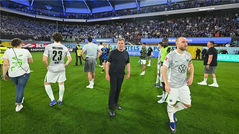 Trainer Dieter Hecking und Christian Eriksen sind geknickt.