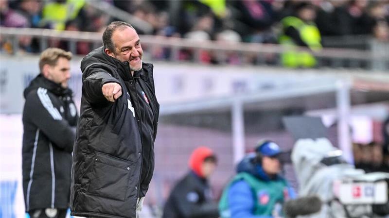 VfB stürzt Heidenheim tiefer in die Krise Trainer Frank Schmidt hatte seine Heidenheimer nach der Europapokal-Niederlage stark kritisiert.