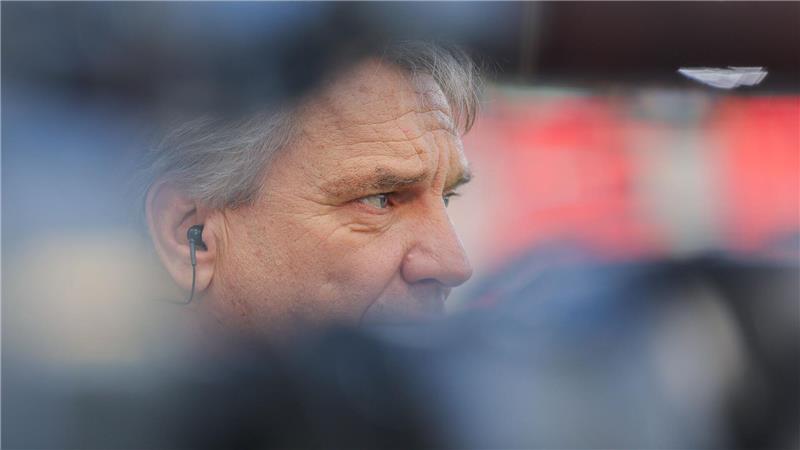 Trainer Horst Steffen wartet mit seiner Mannschaft seit acht Spielen auf einen Sieg. 