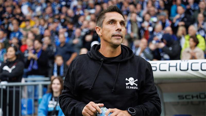 Trainer Marcel Rapp sieht den FC St. Pauli gegen den VfL Wolfsburg nicht in der Favoritenrolle. (Archivbild)