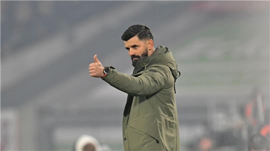 Trainer Miron Muslic bleibt mit Schalke erfolgreich. 