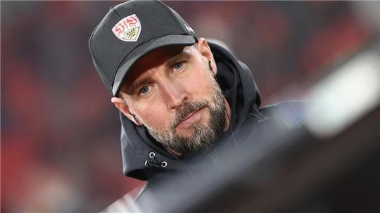 Trainer Sebastian Hoeneß und der VfB Stuttgart treffen am Mittwoch auf Atalanta Bergamo.