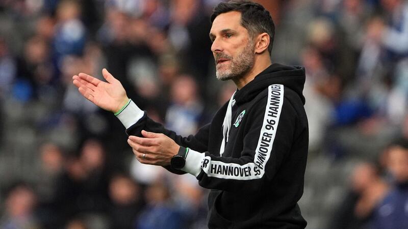 Trainer Stefan Leitl von Hannover 96 war zufrieden mit Test gegen den Drittligisten SC Verl.