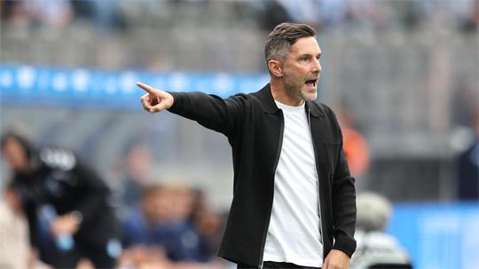 Trainer Stefan Leitl will in seinem Team nicht zu viel verändern. (Archivbild)