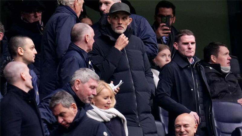 Trainer Thomas Tuchel (l) auf der Tribüne.