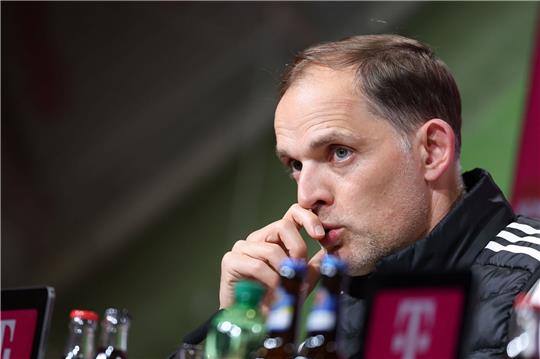 Trainer Thomas Tuchel vom 1.FC Bayern München spricht.
