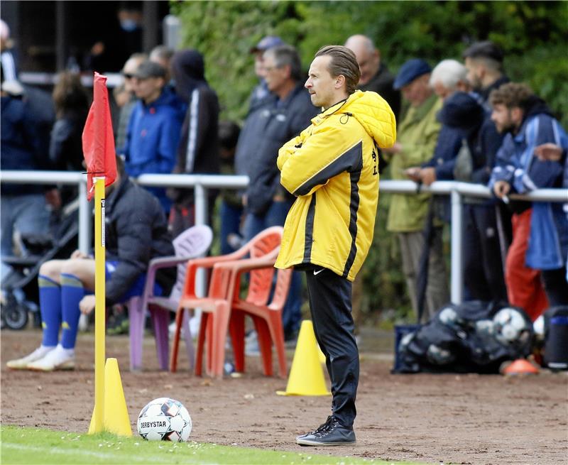 Trainer Timm Ahfeldt vom SV Rammelsberg ist froh, dass sich die Niederlage beim MTV Wolfenbüttel II in Grenzen hält. Foto: Epping