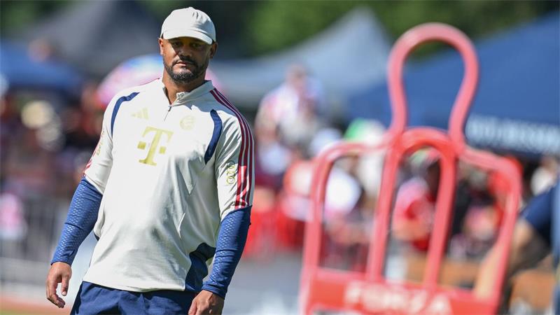 Nach dem WM-Frust: Neuer gibt den Bayern-Weg vor Trainer Vincent Kompany im Trainingslager am Tegernsee.