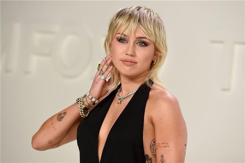 Miley Cyrus: War für Dreh gefesselt, als mein Haus brannte Traumatische Erfahrung: In einer Folge der Hitserie «Black Mirror» erlebt Miley Cyrus die Schattenseiten des Popstar-Lebens - bei den Dreharbeiten erfährt sie im realen Leben einen Schicksalsschlag.