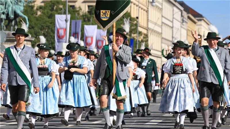 Traumhaftes Wetter, fesche Trachten - der Tag zwei des Oktoberfests.