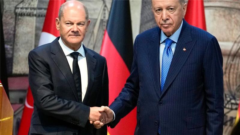 Treffen in Istanbul - Bundeskanzler Scholz und der türkische Präsident Erdogan