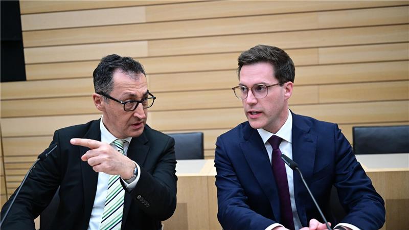 Treffen sich Grünen-Frontmann Cem Özdemir und CDU-Chef Manuel Hagel bald in offiziellen Gesprächen über eine Zusammenarbeit wieder? (Archivbild)