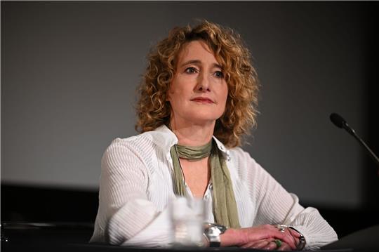 Tricia Tuttle während ihrer Vorstellung als neue Leiterin der Berlinale im Gropius Bau in Berlin.