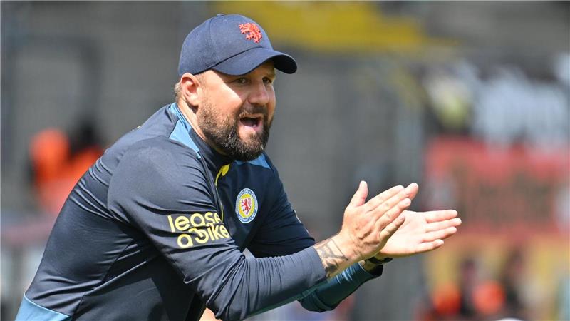 Trieb sein Team immer wieder an: Braunschweigs neuer Trainer Heiner Backhaus