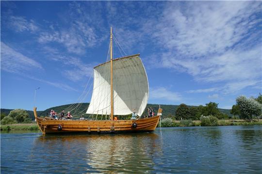 Trierer Forscher sind auf dem originalgetreu nachgebauten römischen Segelfrachter «Bissula» auf der Mosel unterwegs.