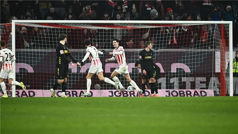 Trifft derzeit wie am Fließband: Freiburgs Igor Matanovic (2.v.r.).