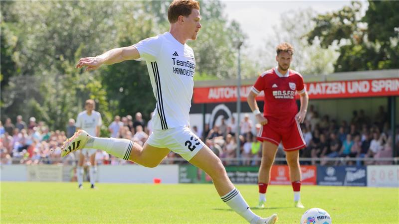Ex-Nationalspieler Halstenberg gibt Kreisliga-Comeback Trifft per Strafstoß zum 1:0: Ex-Nationalspieler Marcel Halstenberg.