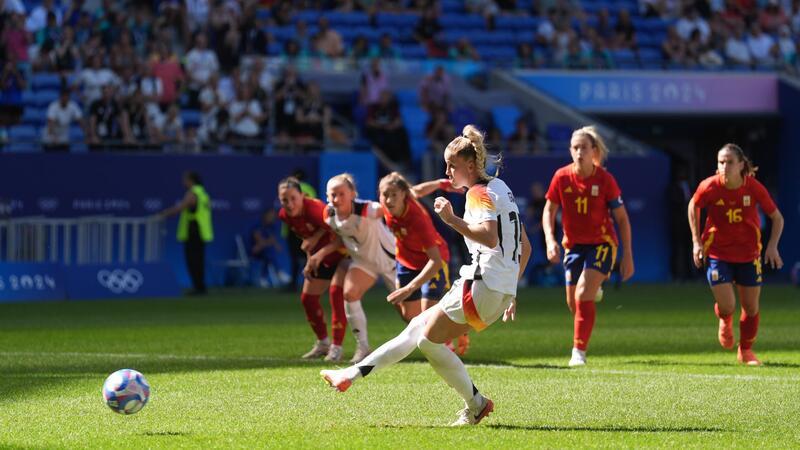 DFB-Frauen bejubeln Bronze zum Hrubesch-Abschied Trifft zum Sieg im Spiel um Bronze: Giulia Gwinn.