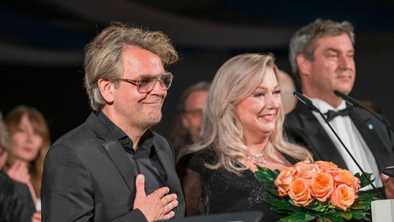 „Tristan“-Regisseur Arnarsson, Festivalchefin Wagner, Ministerpräsident Söder (l-r). (Archivbild)