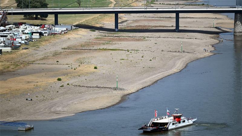 Trockenheit lässt den Rheinpegel sinken