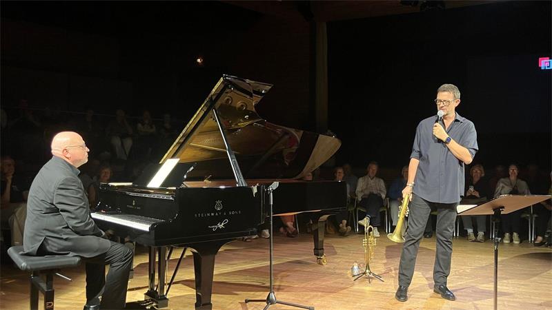 Positive Bilanz der Sommerlichen Musiktage in Hitzacker Trompeter Till Brönner und Pianist Frank Chastenier bei den Sommerlichen Musiktagen Hitzacker.
