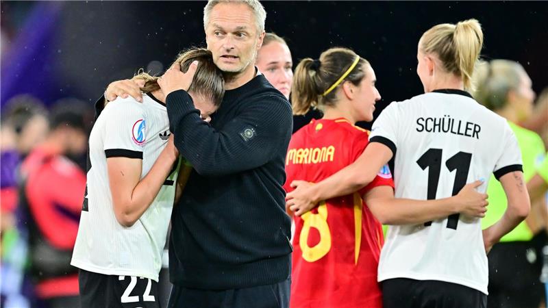 Trost für seine Spielerinnen: Bundestrainer Christian Wück.