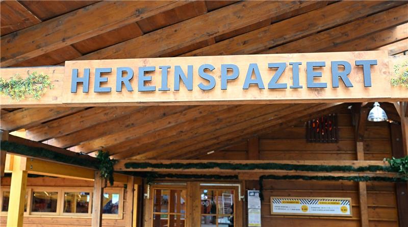 Trotz Eingangskontrollen hat ein 19-Jähriger eine Machete mit auf das Frühlingsfest genommen.