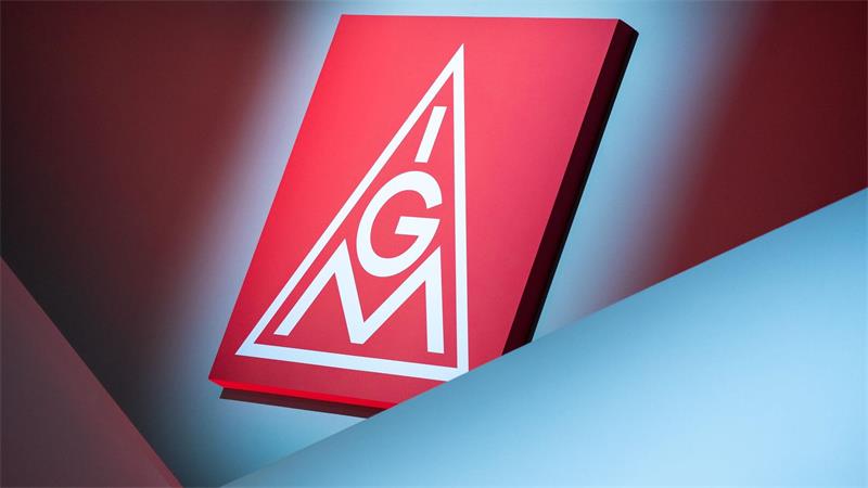 IG Metall lehnt erstes Angebot ab - Warnstreiks kommen Trotz Industriekrise will die IG Metall höhere Entgelte durchsetzen. (Archivbild)
