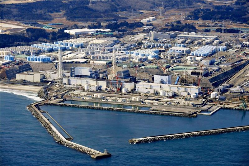 Fukushima-Kühlwasser: IAEA liefert Prüfungsbericht Trotz Protesten von Umweltschützern und Fischern treibt Japans Regierung ihre Pläne zur Entsorgung gefilterten Kühlwassers aus der Atomruine Fukushima im Meer voran.