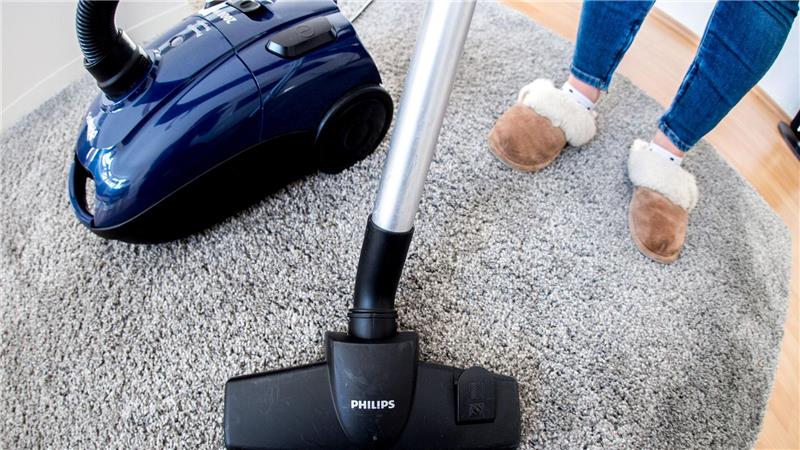 Befragung: Viele Frauen denken wegen Hausarbeit an Trennung Trotz aller Versprechen der Gleichberechtigung bleibt Hausarbeit laut einer Studie weiterhin mehrheitlich an den Frauen hängen. (Symbolbild)