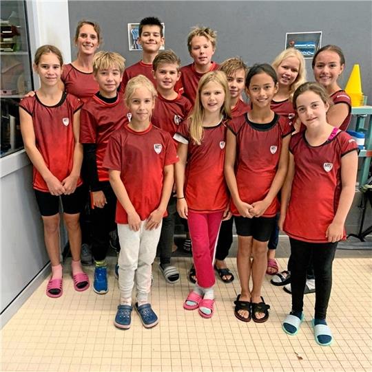 Trotz der kalten Wassertemperaturen lassen sich die Mädchen und Jungen des MTV Goslar nicht von ihrem Weg abbringen. Bei den Bezirks-Staffelmeisterschaften in Göttingen gibt es für sie Gold und Bronze. Foto: Privat